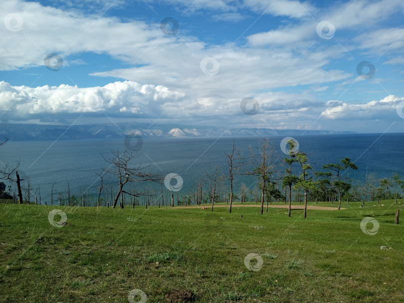 Скачать вид со склона горы на озеро Байкал фотосток Ozero