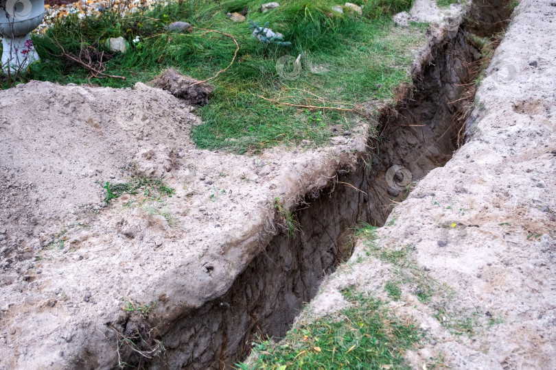 Скачать Траншейный канал для изолированных труб, фундамент водопровода, инженерные коммуникации, прокладка, ремонтные работы на объекте, защита, монтаж изолированных труб, сеть, настройка. фотосток Ozero