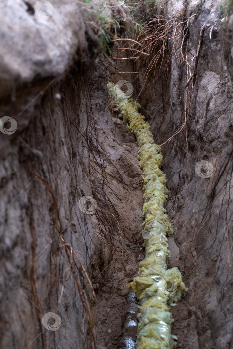 Скачать Укладка изоляции труб в траншею, подготовка фундамента, теплозащита, водопровод, монтаж, инженерные сети, инфраструктура дома, обратная засыпка, ремонт. фотосток Ozero