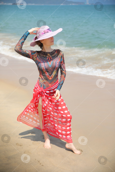 Скачать Девушка на море фотосток Ozero