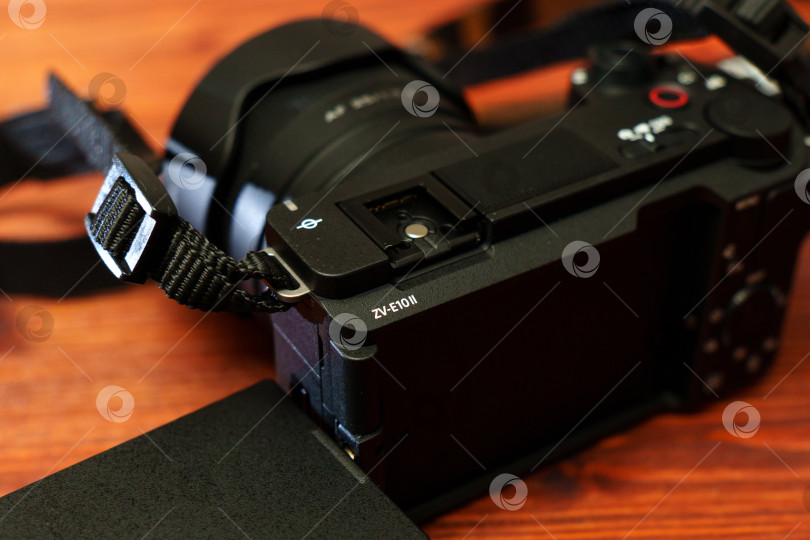 Скачать Тюмень, Россия-01 мая 2025 года: Sony Alpha ZV-E10 II - APS-C фотосток Ozero