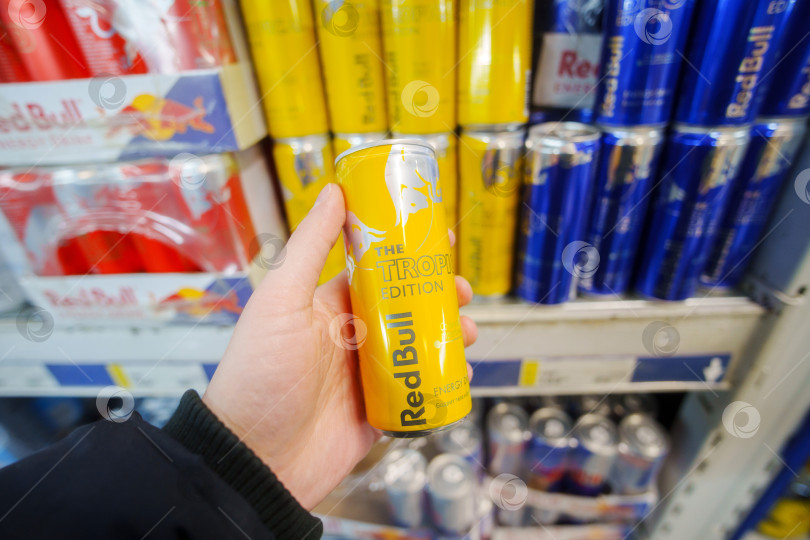 Скачать Тюмень, Россия-01 февраля 2025 года: Может ли Red Bull стать победителем Tropic edition фотосток Ozero