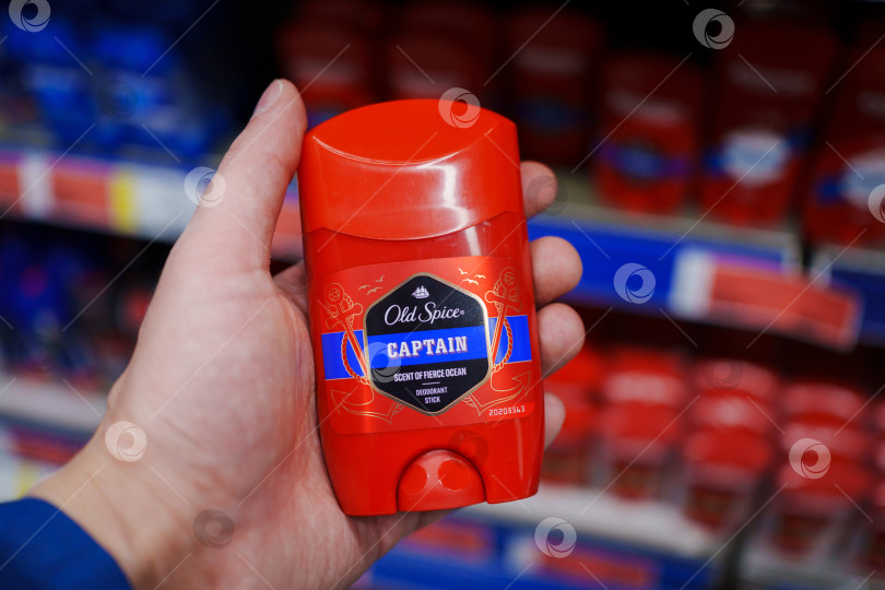 Скачать Тюмень, Россия - 22 мая 2025 года: Дезодорант-спрей для тела old spice представлен в магазине фотосток Ozero