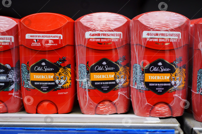 Скачать Тюмень, Россия - 22 мая 2025 года: Дезодорант old spice election включает в себя различные ароматы, отвечающие различным предпочтениям фотосток Ozero
