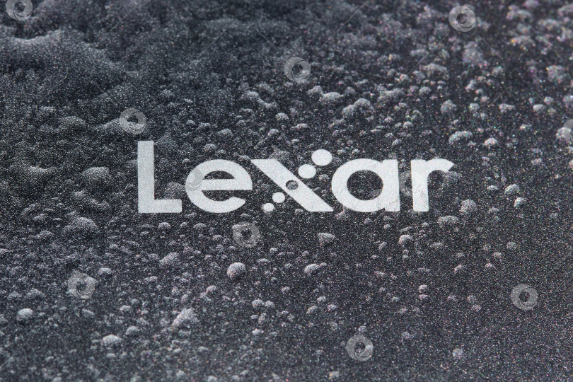Скачать Тюмень, Россия -10 июня 2025 года: логотип бренда Lexar крупным планом фотосток Ozero