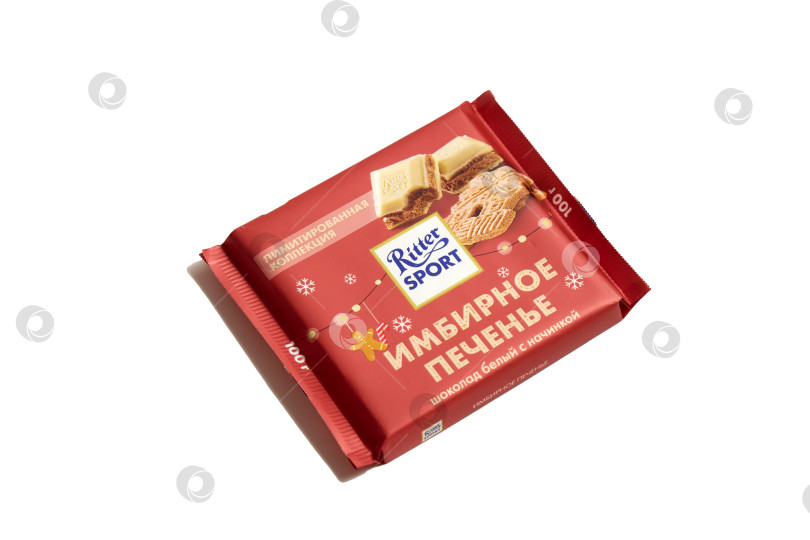 Скачать Тюмень, Россия- 11 декабря 2025 года: Упаковка шоколада ritter sport для лимитированной коллекции на белом фоне. фотосток Ozero