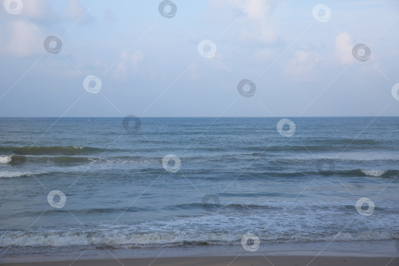 Скачать Пляж Банг Тао (Лаян) на побережье Андаманского моря острова Пхукет, Таиланд, октябрь 2025 года фотосток Ozero