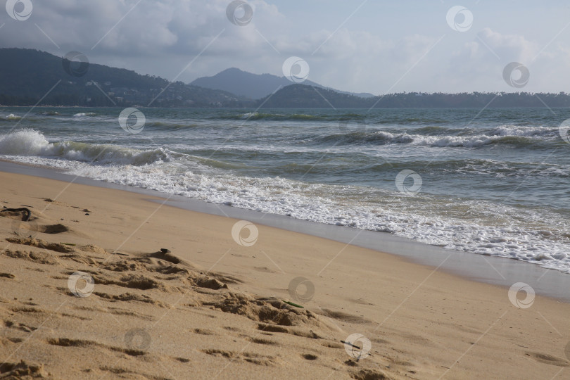 Скачать Пляж Банг Тао (Лаян) на побережье Андаманского моря острова Пхукет, Таиланд, октябрь 2025 года фотосток Ozero
