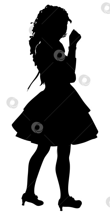 Скачать Силуэт девушки в расклешенном платье, позирующей фотосток Ozero