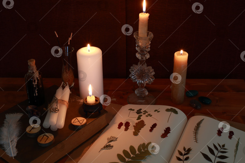 Скачать магия, руны, пентаграммы и магические символы для ритуала фотосток Ozero