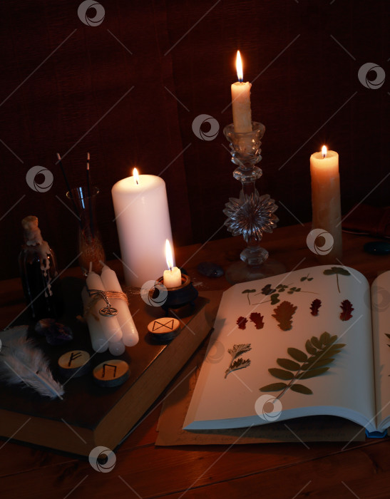 Скачать магия, руны, пентаграммы и магические символы для ритуала фотосток Ozero