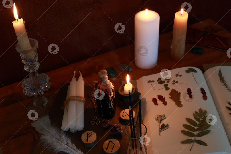 Скачать магический ритуал с рунами, пентаграммой и магическими атрибутами фотосток Ozero