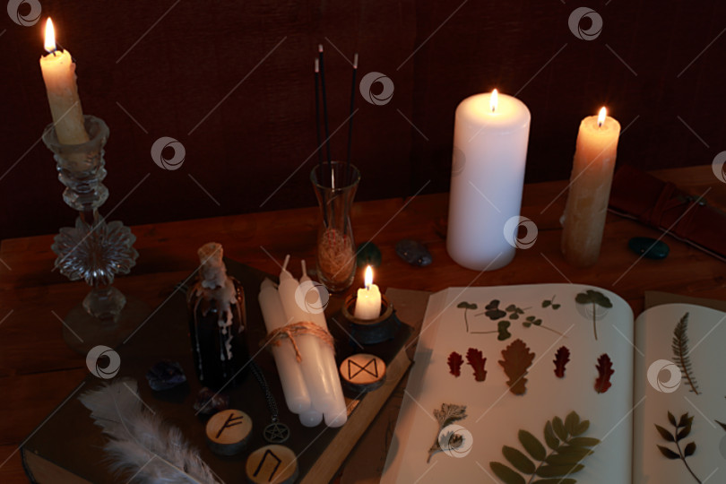 Скачать магический ритуал с рунами, пентаграммой и магическими атрибутами фотосток Ozero