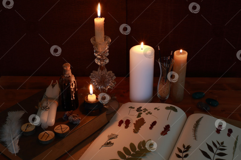 Скачать магический ритуал с рунами, пентаграммой и магическими атрибутами фотосток Ozero