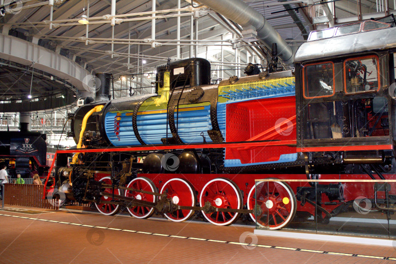 Скачать Паровоз в разрезе в музее Железных дорог России в Санкт-Петербурге. фотосток Ozero