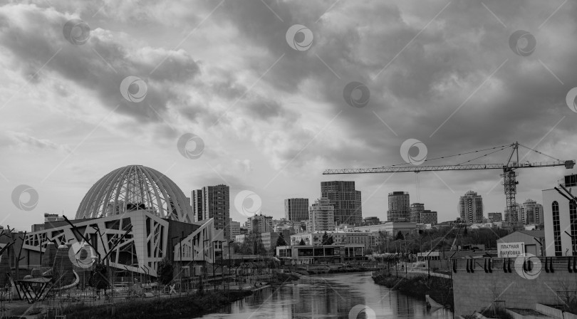 Скачать Вид на центр Екатеринбурга фотосток Ozero