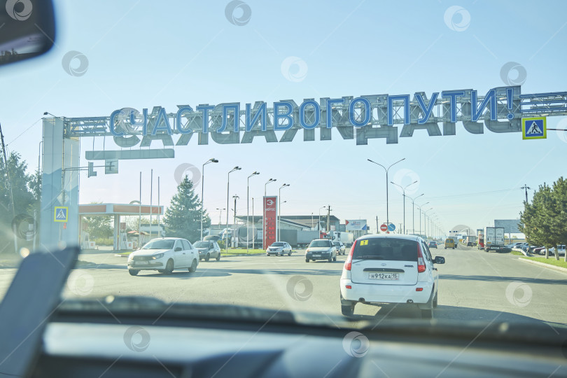 Скачать Владикавказ, Россия - 26 сентября 2022 года: Улицы города. Осенний день фотосток Ozero