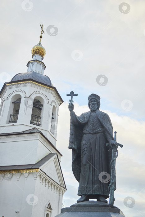 Скачать Владимир, Россия - 08 мая 2022 года: Памятник Крестителю Руси Владимиру. фотосток Ozero