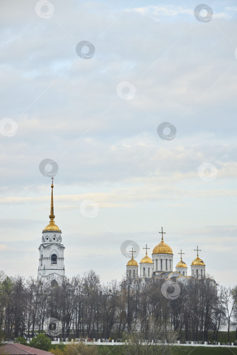 Скачать Владимир, Россия - 08 мая 2022 года: Знаменитый кафедральный собор, памятник истории, архитектуры и религии. Христианская святыня. фотосток Ozero