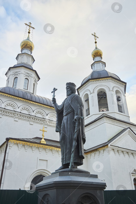 Скачать Владимир, Россия - 08 мая 2022 года: Памятник Крестителю Руси Владимиру. фотосток Ozero