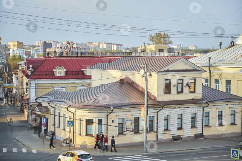 Скачать Владимир, Россия - 08 мая 2022 года: Старинные дома в центре города, 18 век. фотосток Ozero