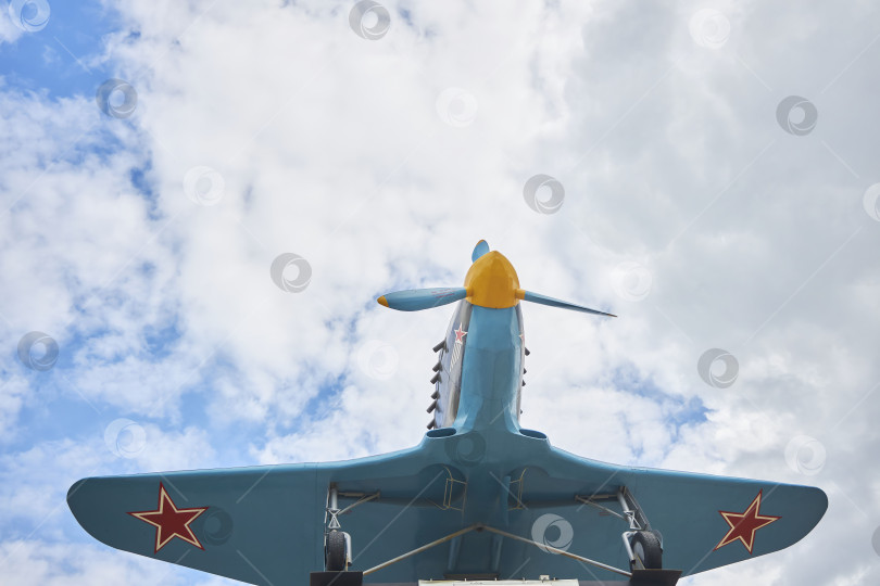 Скачать Каменск-Шахтинский, Россия - 10 мая 2022 года: Выставка-музей военной техники под открытым небом. фотосток Ozero