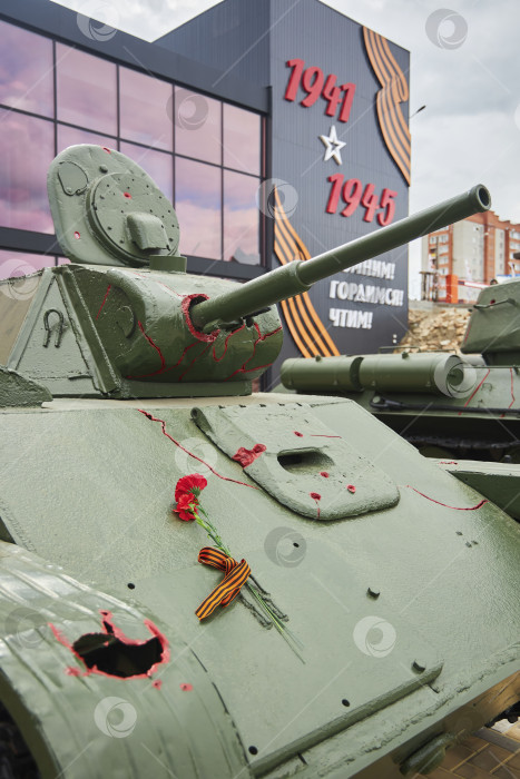 Скачать Каменск-Шахтинский, Россия - 10 мая 2022 года: Выставка-музей военной техники под открытым небом. фотосток Ozero