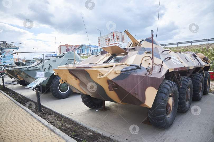 Скачать Каменск-Шахтинский, Россия - 10 мая 2022 года: Выставка-музей военной техники под открытым небом. фотосток Ozero