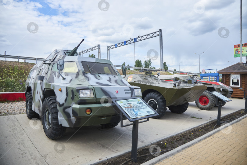 Скачать Каменск-Шахтинский, Россия - 10 мая 2022 года: Выставка-музей военной техники под открытым небом. фотосток Ozero