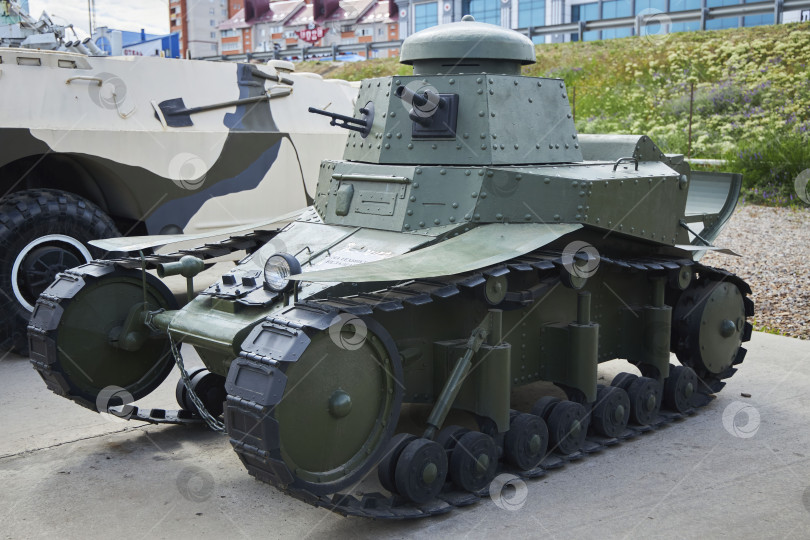 Скачать Каменск-Шахтинский, Россия - 10 мая 2022 года: Выставка-музей военной техники под открытым небом. фотосток Ozero