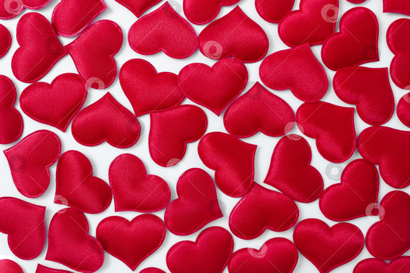 Скачать Праздничный фон из красных декоративных сердечек. Концепция Дня святого Валентина. фотосток Ozero