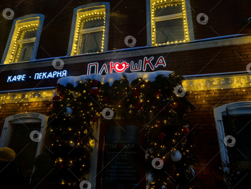 Скачать Вывеска кафе-пекарни "Плюшка" в г. Казань фотосток Ozero