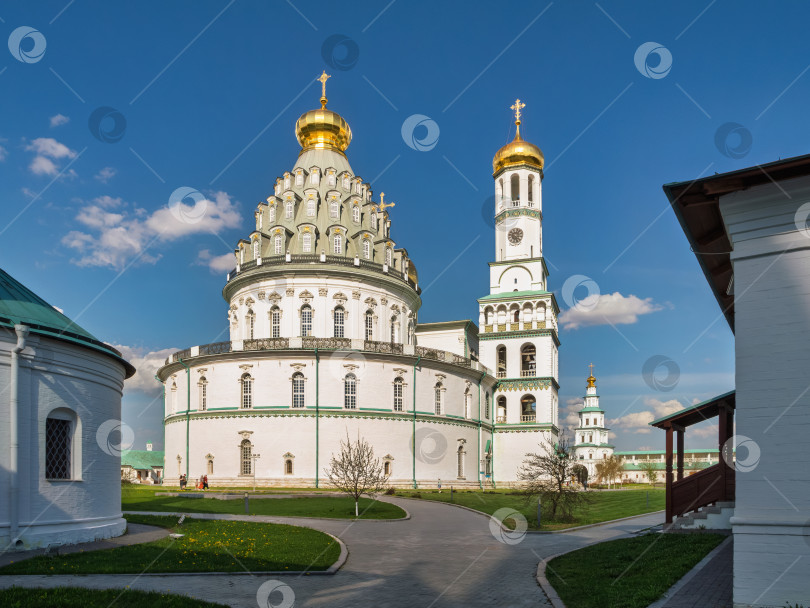 Скачать Воскресенский собор и колокольня, монастырь Новый Иерусалим в городе Истра фотосток Ozero