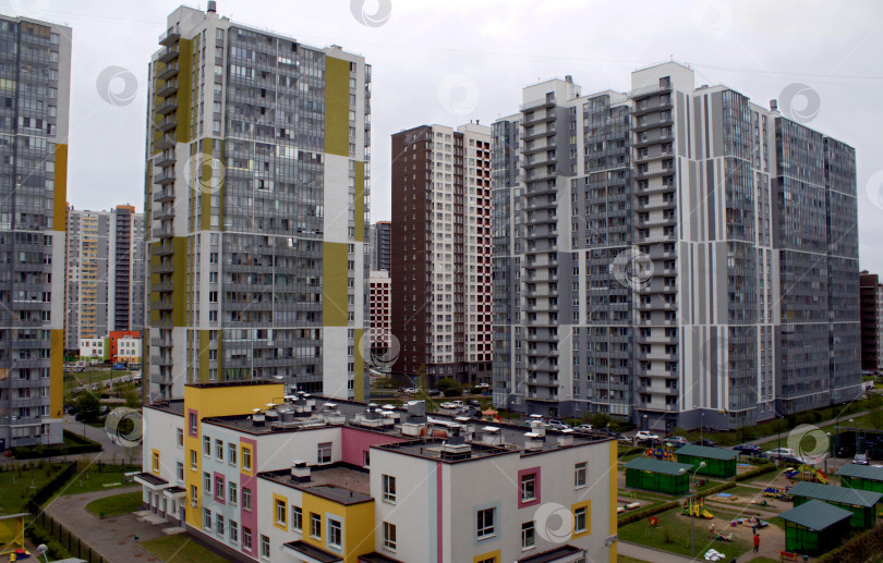 Скачать Современный городской микрорайон в Кудрово. фотосток Ozero