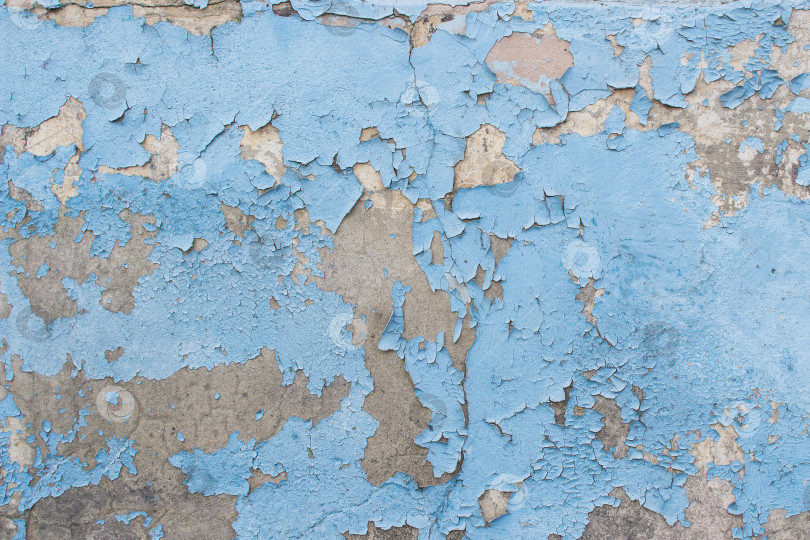 Скачать Крупный план облупившейся стены, выкрашенной в голубой цвет. Текстура старой окрашенной стены в качестве фона фотосток Ozero