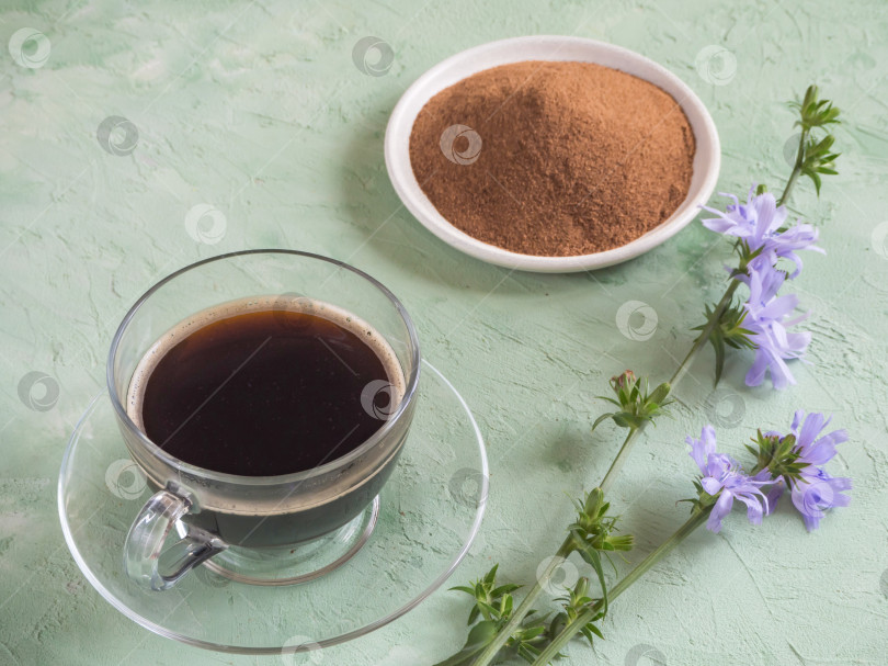 Скачать Кофе с цикорием. Заменитель традиционного кофе, травяной напиток из корней цикория. фотосток Ozero