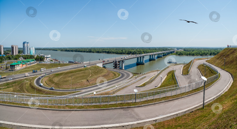 Скачать Панорама Барнаула. Мост через реку Обь. Смотровая площадка над городом. фотосток Ozero