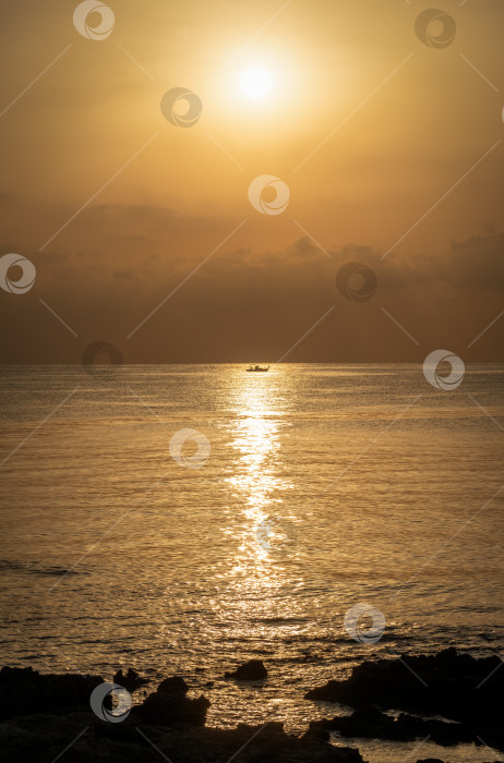 Скачать Восход солнца в Средиземном море фотосток Ozero