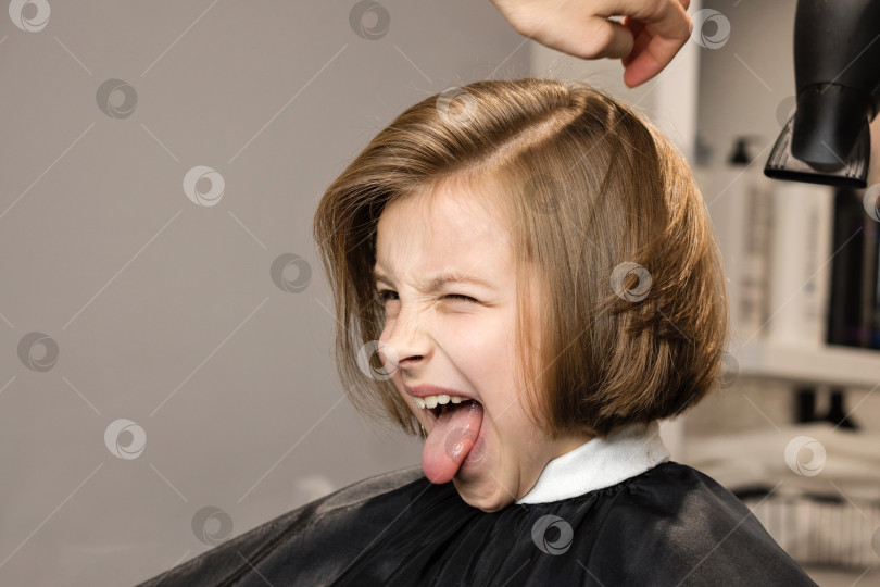 Скачать Детская модель Боб Короткая стрижка фотосток Ozero
