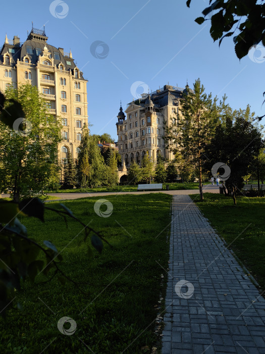 Скачать Казань, парк  земледельцев и дома на дворцовой набережной фотосток Ozero