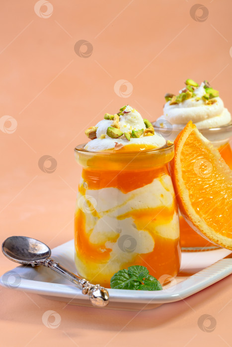 Скачать Творожно-апельсиновый десерт. фотосток Ozero