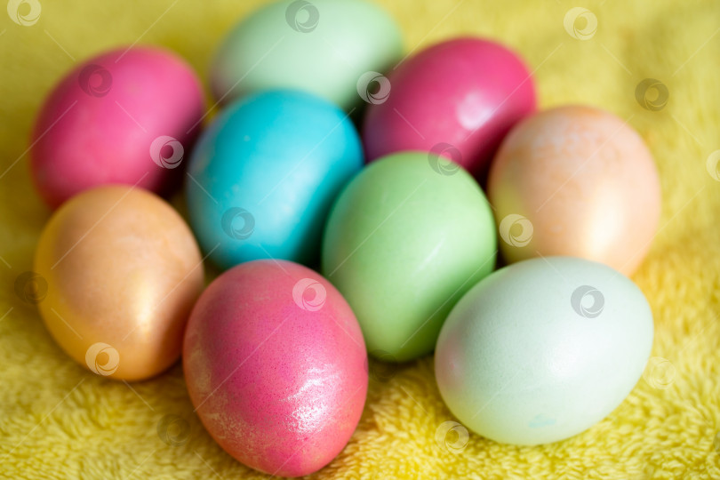 Скачать Раскрашенные пасхальные яйца. Традиционный весенний православный символ фотосток Ozero