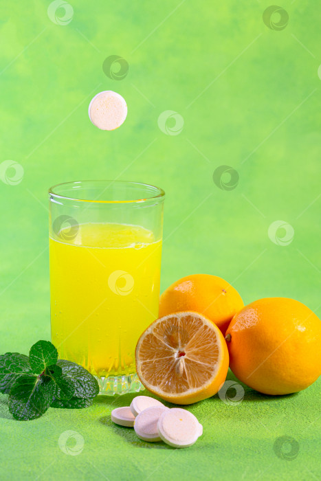 Скачать Газированный напиток с витамином С. фотосток Ozero