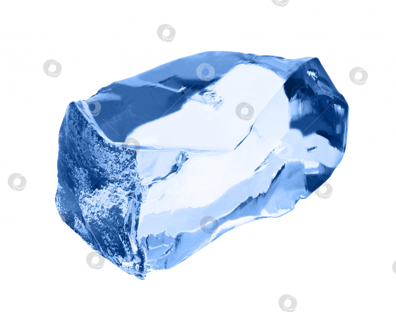 Скачать Кубик льда, выделенный на белом фоне. фотосток Ozero