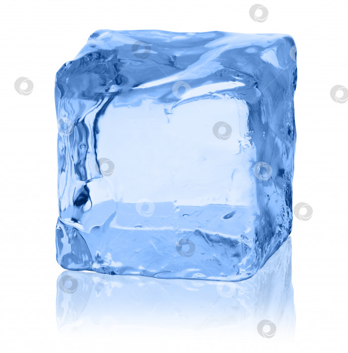 Скачать Кубики льда на белом фоне. фотосток Ozero