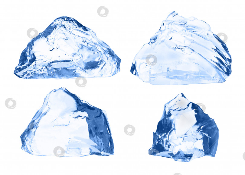 Скачать Кубики льда разложить изолированно на белом фоне. фотосток Ozero