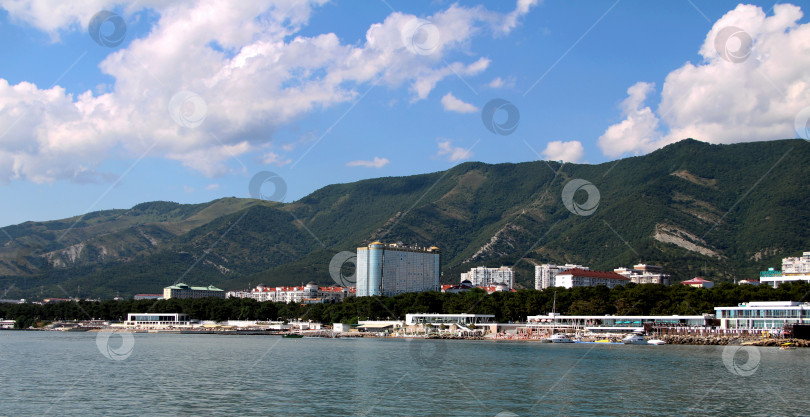 Скачать Город на берегу моря фотосток Ozero