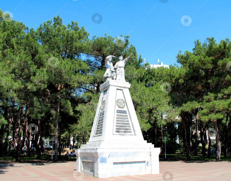 Скачать Памятник Борцам революции на набережной Геленджика. фотосток Ozero