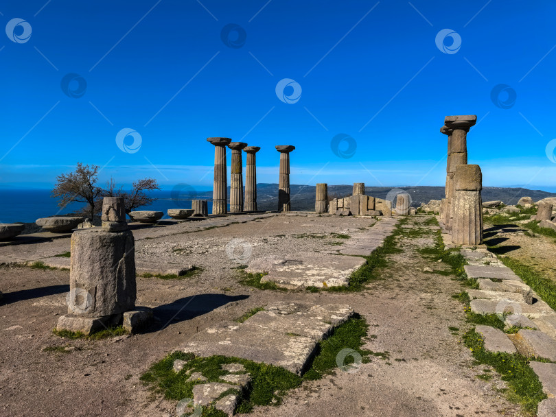 Скачать Древние руины Ассоса и храма Афины в Турции фотосток Ozero