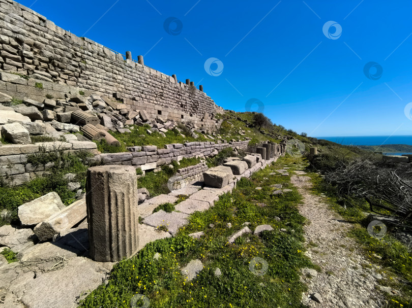Скачать Древние руины Ассоса и храма Афины в Турции фотосток Ozero